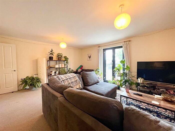 2 Bedroom Flat To Rent In White Star Place, Southampton, SO14