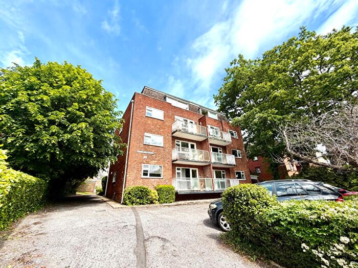 2 Bedroom Flat To Rent In Westwood Road, SO17