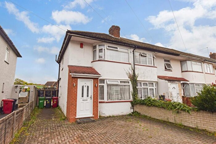 2 Bedroom End Of Terrace House For Sale In Lewins Way, Cippenham, Berkshire, SL1