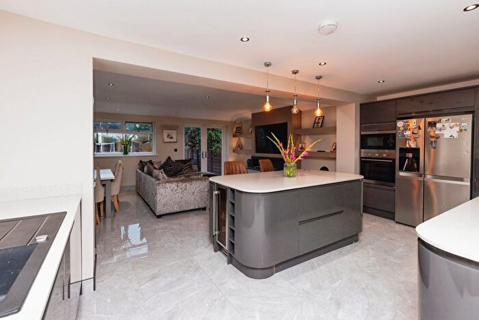 4 Bedroom Semi-detached House For Sale In Moorlands Road, Bradford, BD11