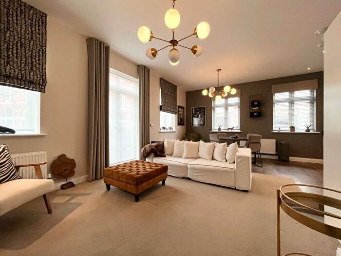 2 Bedroom Flat To Rent In Gorcott Lane, Dickens Heath, Shirley, Solihull, B90