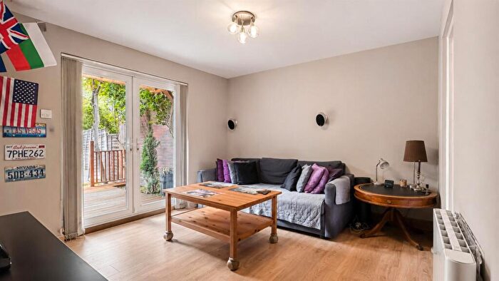 1 Bedroom Flat For Sale In Jade Close, London, E16