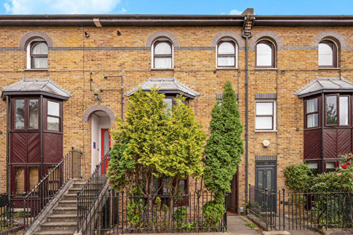 3 Bedroom Terraced House For Sale In Morton Road, Islington, London, N1