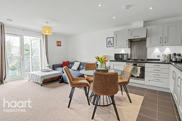 2 Bedroom Apartment For Sale In Hubert Walter Drive, Maidstone, ME16