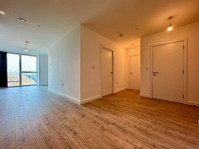 2 Bedroom Flat To Rent In New Kent Road, Elephant Amp; Castle, London, SE1
