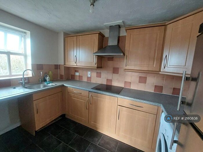 2 Bedroom Flat To Rent In Hurworth Avenue, Slough, SL3
