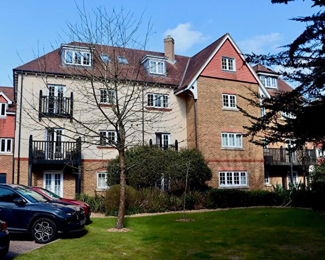 2 Bedroom Flat For Sale In Copthorne Common Road, Copthorne, Crawley, RH10