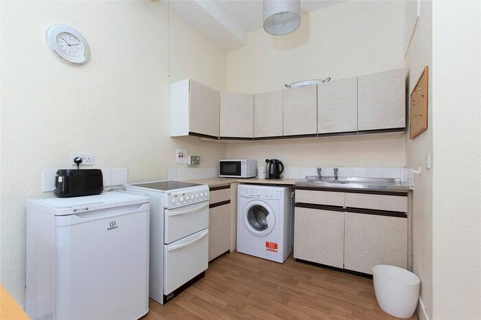 1 Bedroom Flat To Rent In Caledonian Place, Edinburgh, EH11