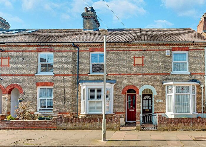 2 Bedroom Terraced House For Sale In Bower Street, Bedford, MK40