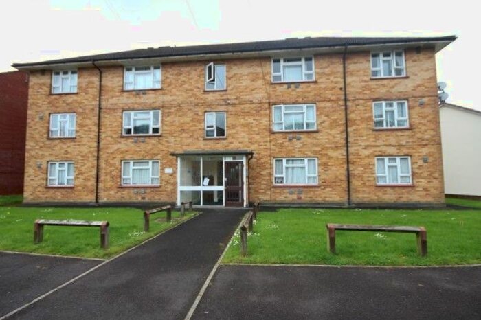 2 Bedroom Flat To Rent In Eagle Close, Yeovil, BA22