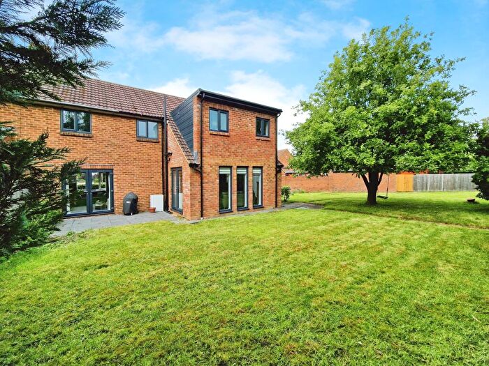 4 Bedroom Semi-Detached House For Sale In Guilsborough Road, West Haddon, NN6