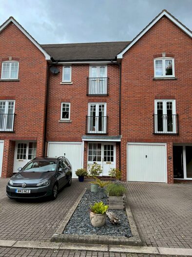 3 Bedroom Town House To Rent In Quayside Walk, Southampton, SO40