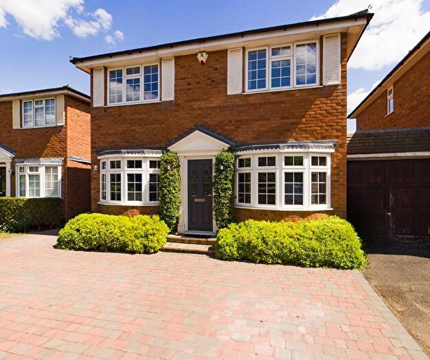 4 Bedroom Link Detached House For Sale In Kashmir Close, New Haw, Surrey, KT15