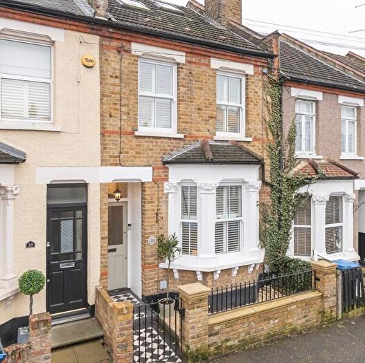 3 Bedroom Terraced House For Sale In Brunel Road, Woodford Green, Essex, IG8