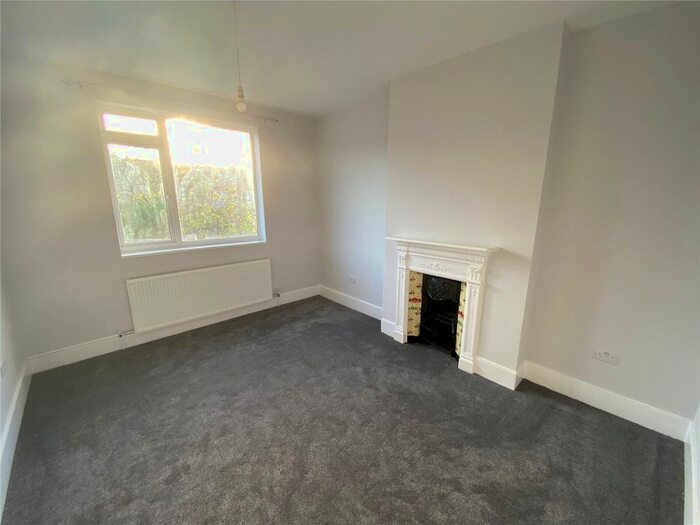 1 Bedroom Flat To Rent In Bosworth Road, Bounds Green, London, N11