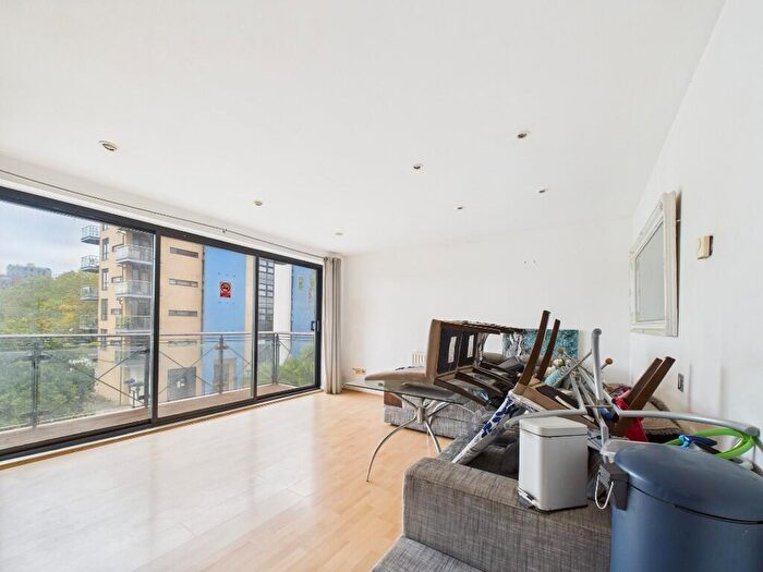 1 Bedroom Apartment For Sale In Westferry Road, London, E14