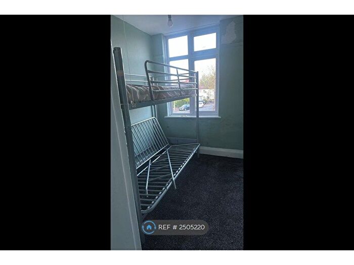 2 Bedroom Flat To Rent In Courtlands Drive, Watford, WD17