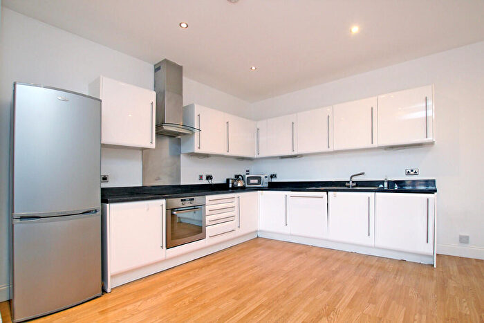 2 Bedroom Apartment To Rent In Commercial Road, London, E1
