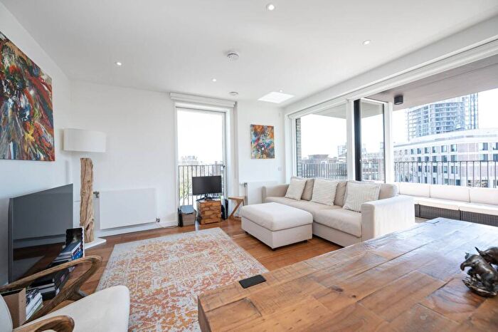 2 Bedroom Flat To Rent In Clift House, Shoreditch, London, N1