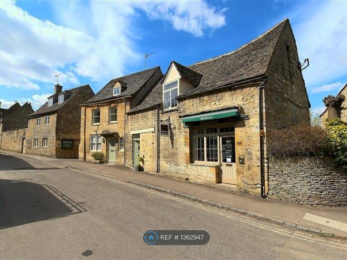 2 Bedroom Flat To Rent In Witney Street, Burford, OX18