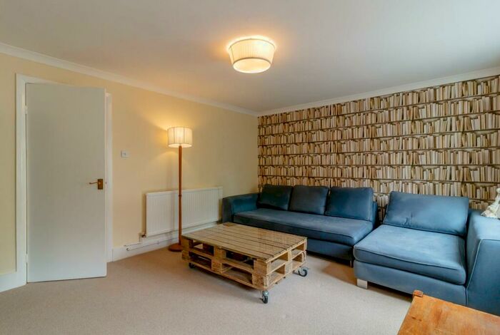 3 Bedroom Semi-Detached House To Rent In Delverton Road, London, SE17