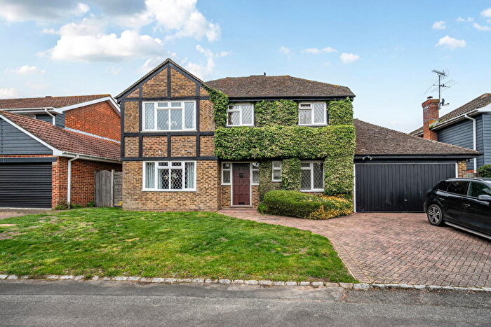 4 Bedroom Detached House For Sale In Puttenham Road, Chineham, RG24