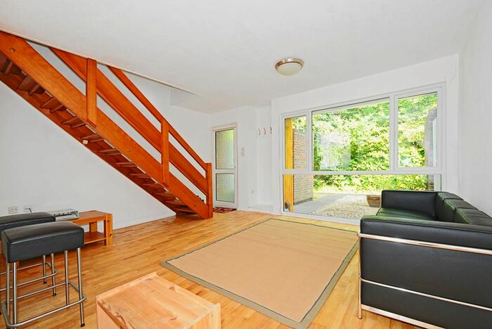 2 Bedroom End Of Terrace House To Rent In Northwood, Greater London HA6