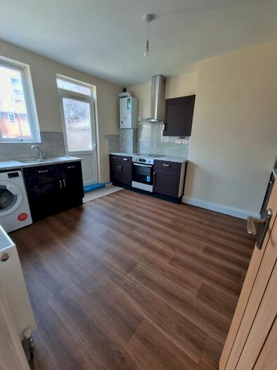 3 Bedroom Terraced House To Rent In Beclands Road, London, SW17