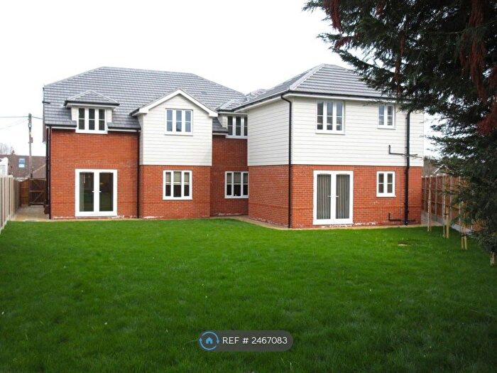 2 Bedroom Flat To Rent In Plumberow Avenue, Hockley, SS5