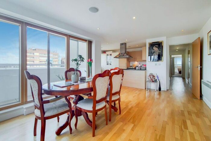 3 Bedroom Flat To Rent In Newington Causeway, Elephant And Castle, London, SE1