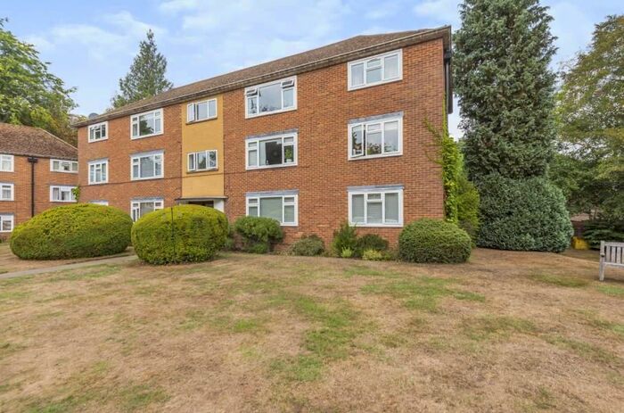 2 Bedroom Flat To Rent In Christchurch Road, Wentworth, Virginia Water, GU25