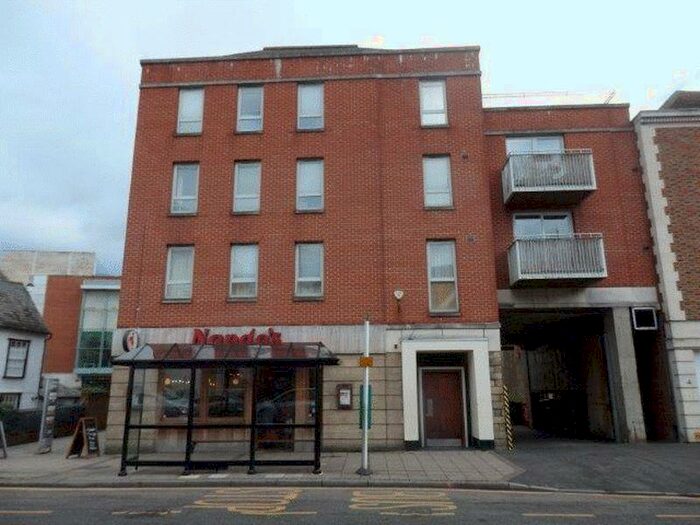 2 Bedroom Flat To Rent In The Oaks Square, Epsom, KT19