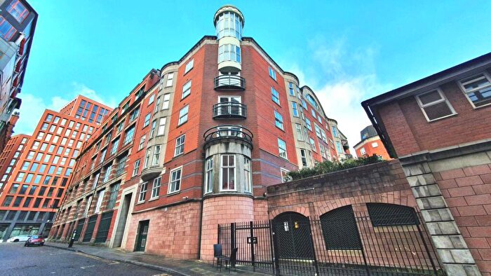 1 Bedroom Apartment To Rent In Venice Court, M1