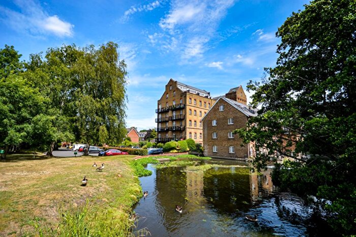 2 Bedroom Flat For Sale In Bourneside Road, Addlestone, KT15