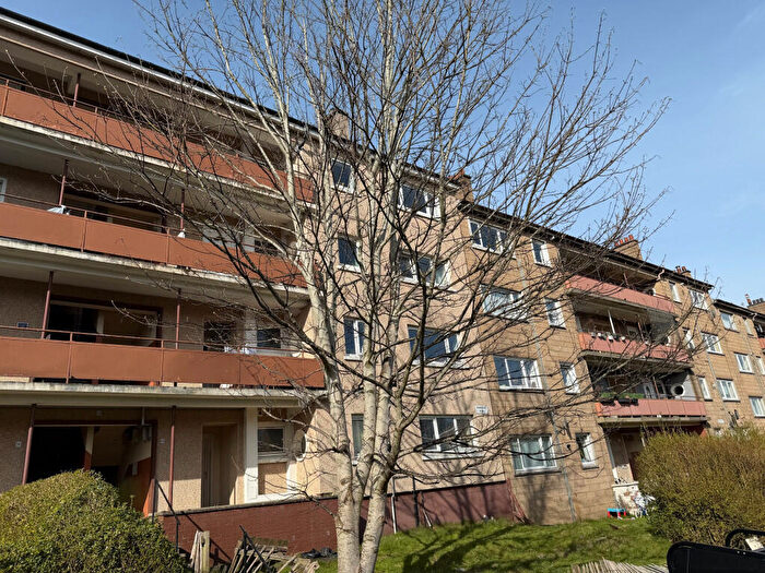 3 Bedroom Flat For Sale In Parkneuk Road, Glasgow, G43