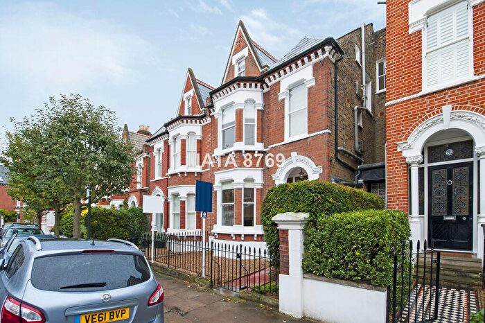 5 Bedroom Semi-Detached House To Rent In Morella Road, London, SW12