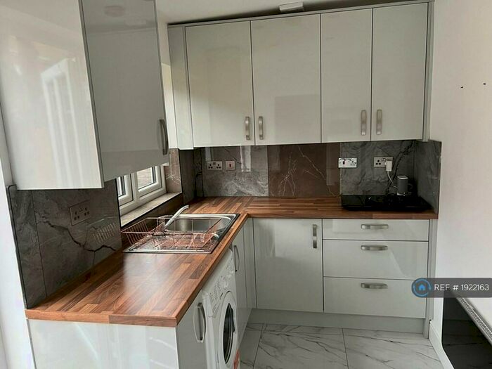 1 Bedroom Flat To Rent In Howard Avenue, Slough, SL2