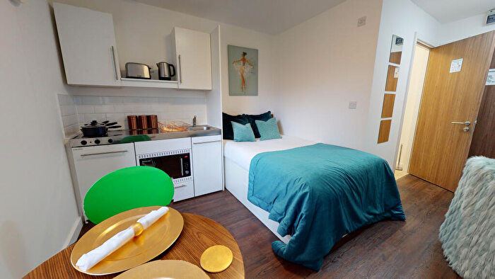 Studio To Rent In Large Studio, Park Street, Luton, LU1