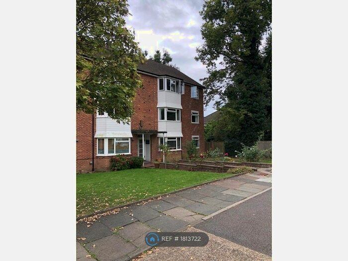 2 Bedroom Flat To Rent In Oak Hill, Surbiton, KT6