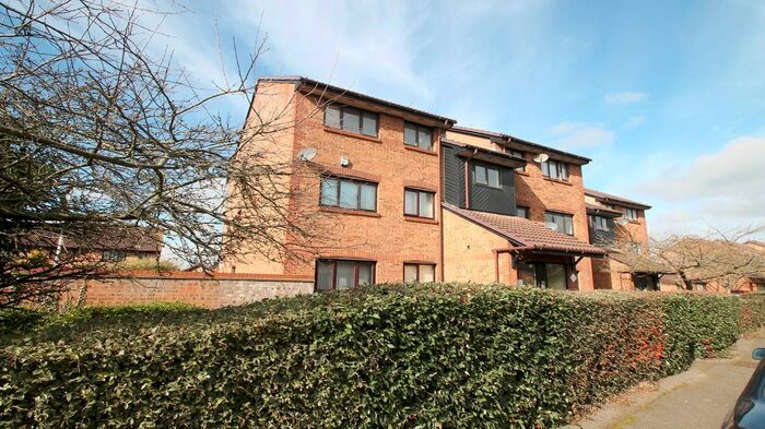 2 Bedroom Flat To Rent In Hawthorne Crescent, West Drayton, UB7