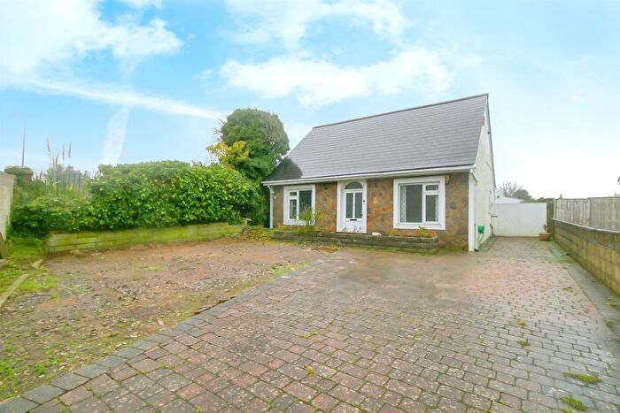 3 Bedroom Detached Bungalow For Sale In Port Road East, Barry, CF62