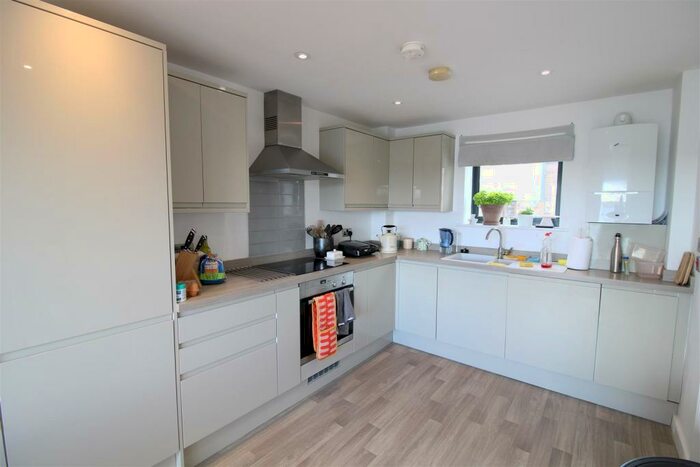 3 Bedroom Semi-Detached House To Rent In Arctic Road, Cowes, PO31