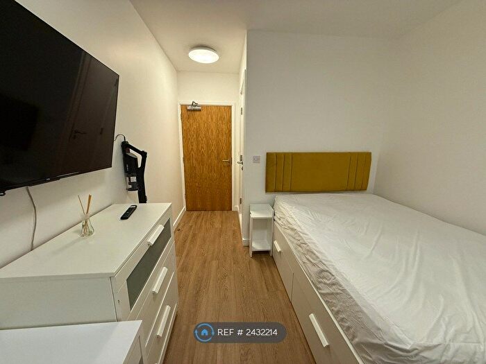 Studio To Rent In Chapel Street, Salford, M3