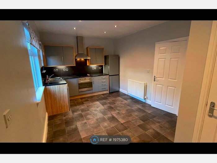 3 Bedroom End Of Terrace House To Rent In Firth Avenue, Leeds, LS11