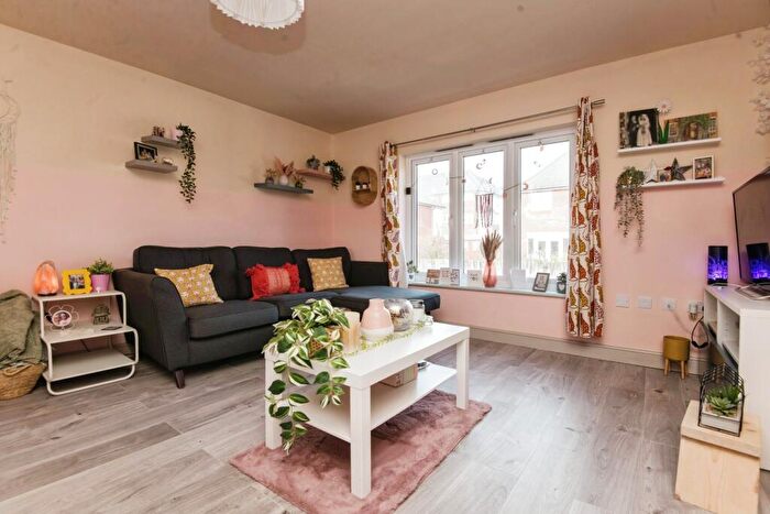 1 Bedroom Flat For Sale In Bussel Close, Exeter, Devon, EX1