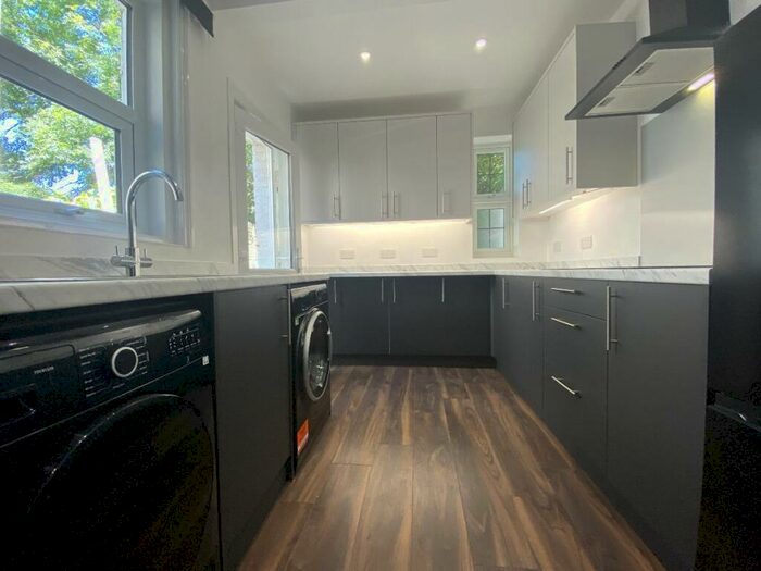 5 Bedroom Semi-Detached House To Rent In Bedroom Student Home - North Holmes Road, CT1