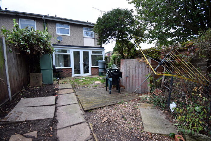 Semi-Detached House To Rent In Bates Green, Norwich, Norfolk, NR5