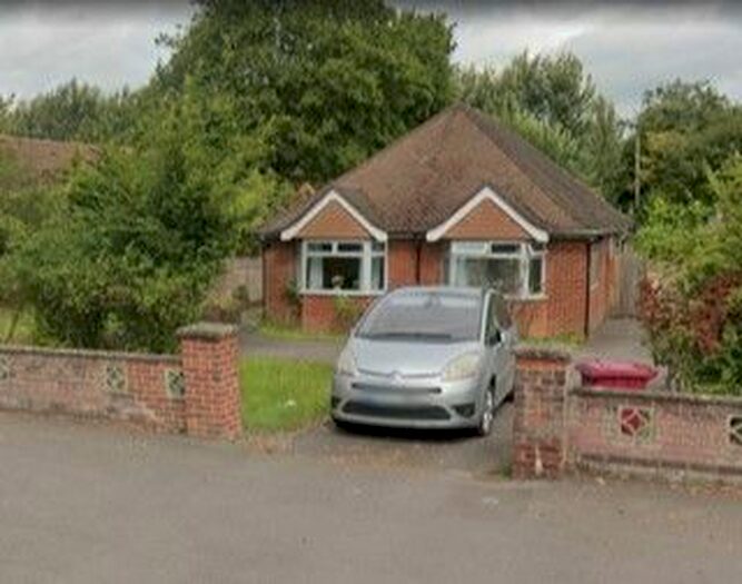 3 Bedroom Bungalow To Rent In Bath Road, Reading, RG30