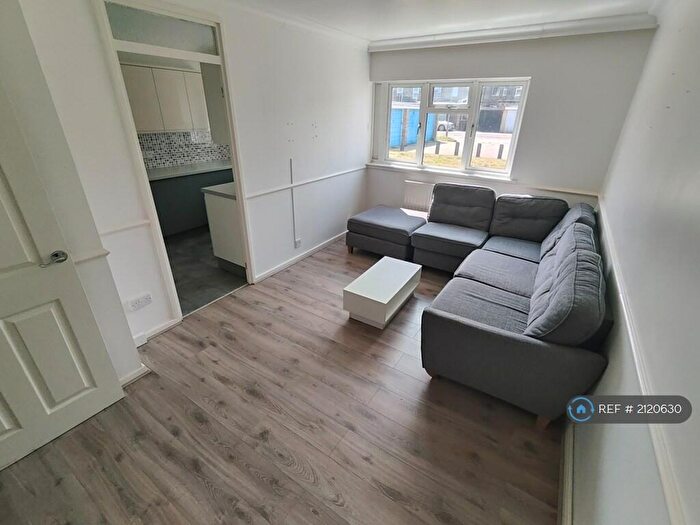 1 Bedroom Flat To Rent In Macers Court, Broxbourne, EN10