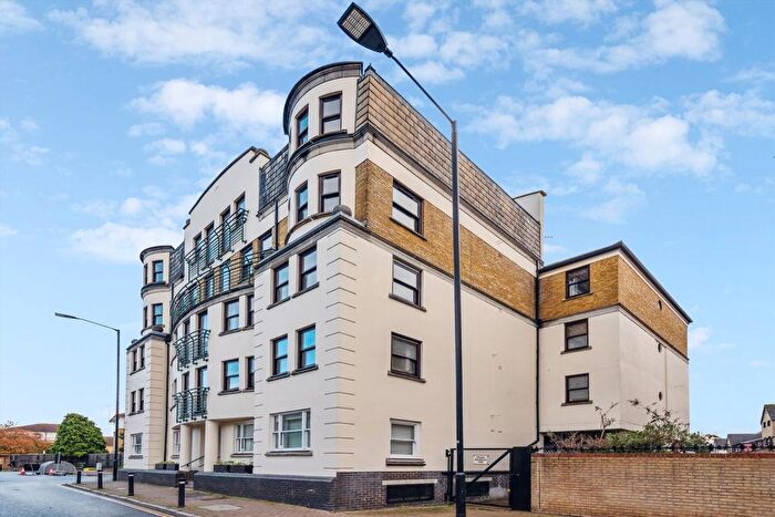 2 Bedroom Flat For Sale In Rotherhithe Street, Rotherhithe, SE16